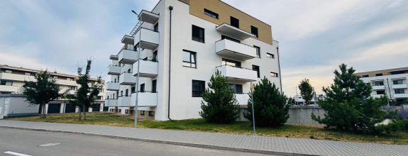 Na prenájom 3 izbový byt s vnútorným garážovým státím, vo vyhľadávanej lokalite Trenčín - Vinohrady