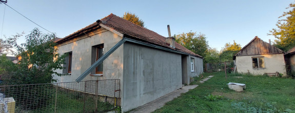 Horné Štitáre – rodinný dom  s veľkou záhradou– čiastočná rekonštrukcia