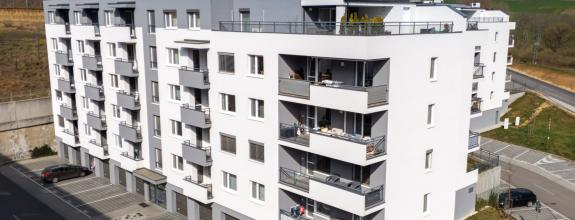 TOP PONUKA: Zariadený 2-izbový byt v novostavbe s parkovaním a lodžiou – Trenčín, Halalovka