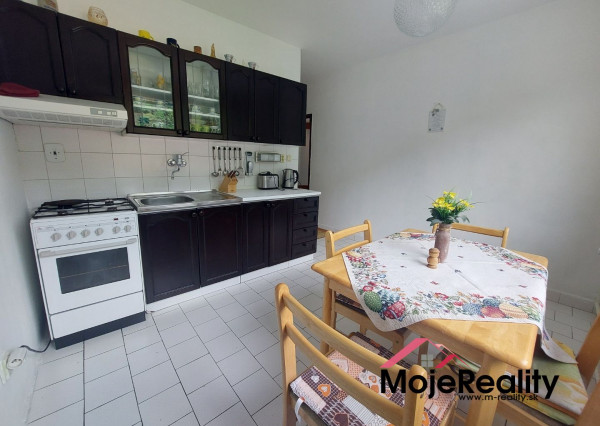 Trenčianske Teplice – priestranný 2 izb.  byt + loggia+pivnica – 70 m2 -na predaj