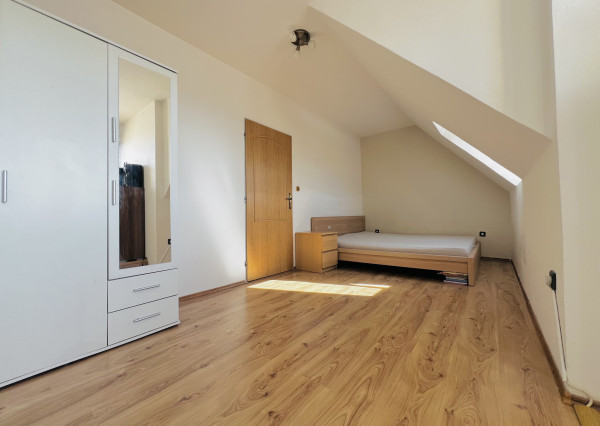 Znížená cena. Neštandardný 3 izbový mezonetový byt Trenčín - JUH