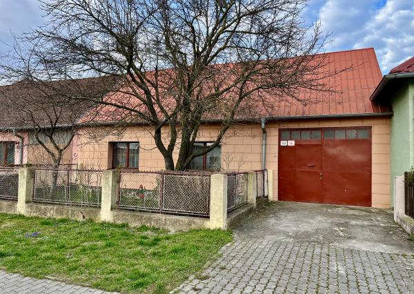 ***REZERVOVANÉ***  Na predaj vidiecky dom v obci T. Teplá