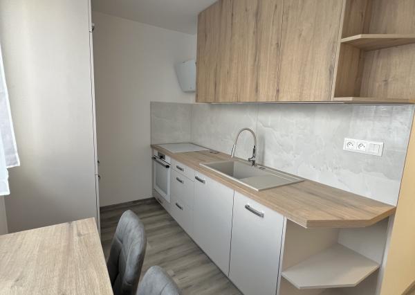 Útulný novo zrekonštruovaný zariadený 1 izbový byt Trenčín JUH