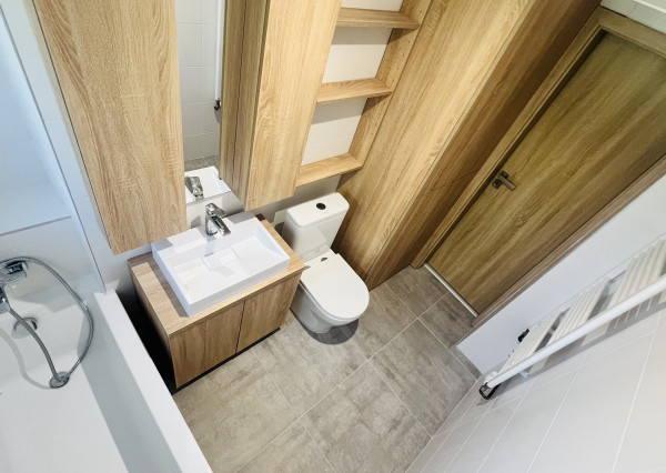 2 izbový novozrekonštruovaný byt s veľkou loggiou, Dlhé Hony