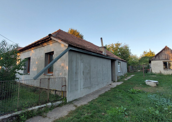 Horné Štitáre – rodinný dom  s veľkou záhradou– čiastočná rekonštrukcia