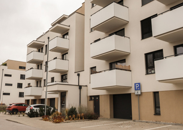 Výnimočná ponuka! Luxusný 2-izbový byt s veľkou terasou, garážou a parkovacím státím. Rezidencia Vinohrady – ul. Rulandská