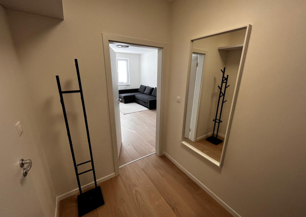 Prenájom 2 izbový byt s parkovacím miestom Novostavba Halalovka JUH Trenčín