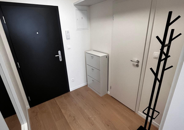 Prenájom 2 izbový byt s parkovacím miestom Novostavba Halalovka JUH Trenčín