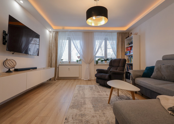 Trenčín/Centrum - priestranný 3-izbový byt na predaj – ul. 28. októbra