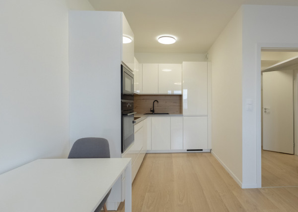 TOP PONUKA: Zariadený 2-izbový byt v novostavbe s parkovaním a lodžiou – Trenčín, Halalovka