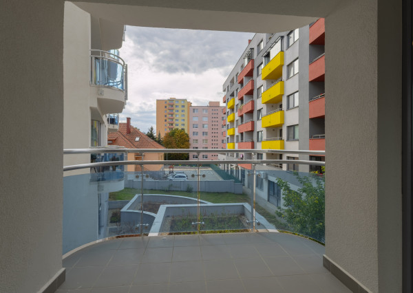 CENTRUM TRENČÍNA | 3-izbová novostavba s 20 m² terás a garážovým státím